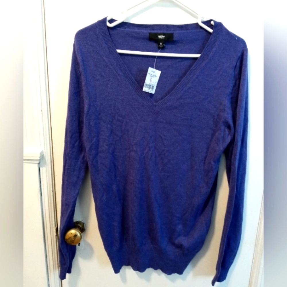 Mossimo V-neck sweater sz M, indigo